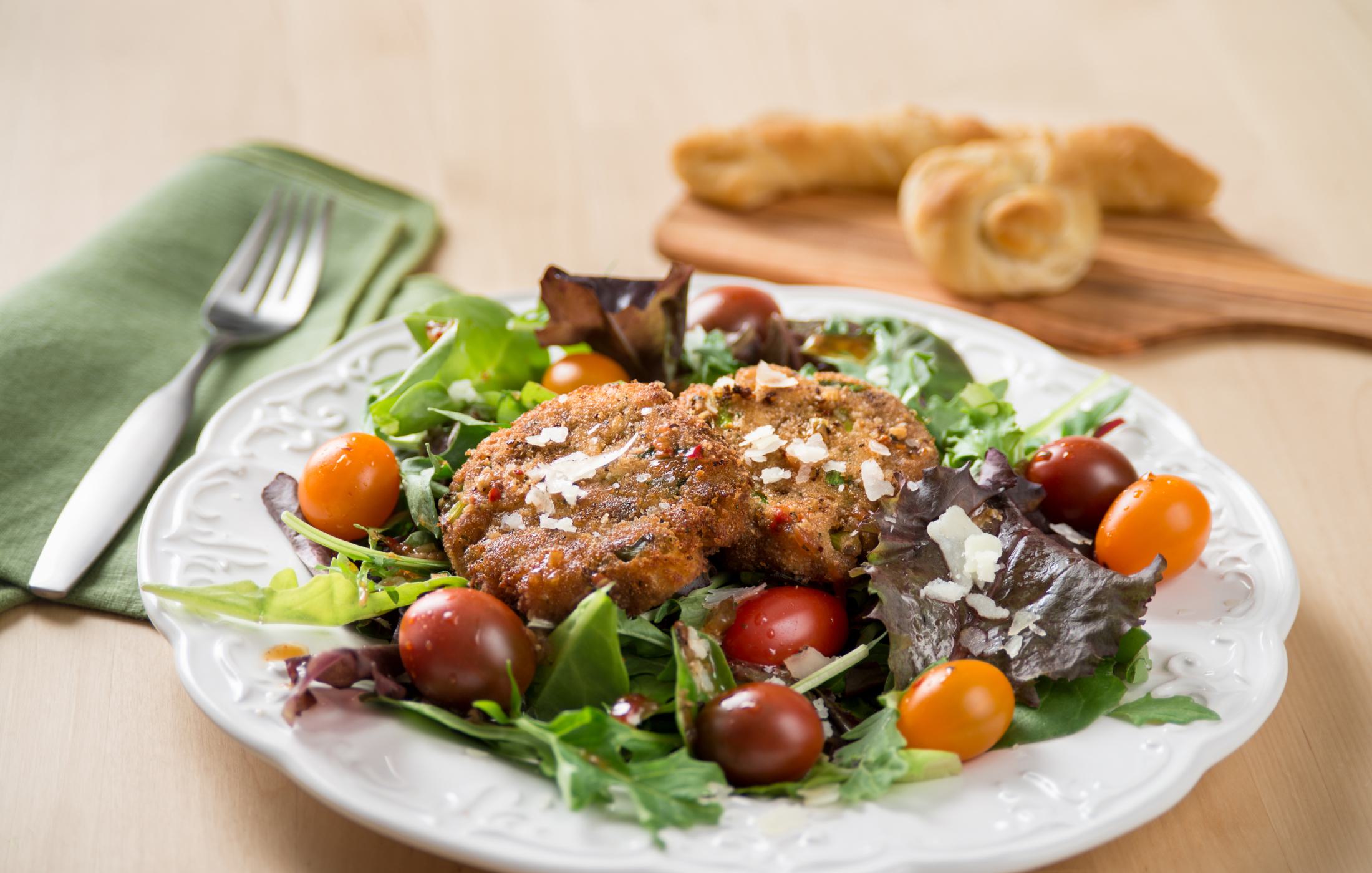 Cajun Salad with Mackerel Cakes