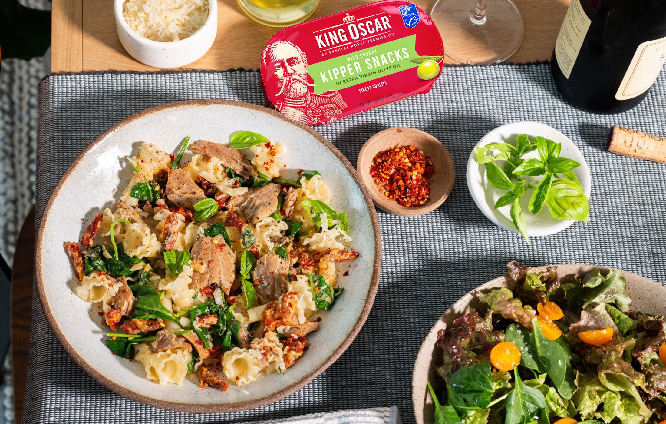 Kipper Snacks Pasta with Sun-Dried Tomato and Spinach