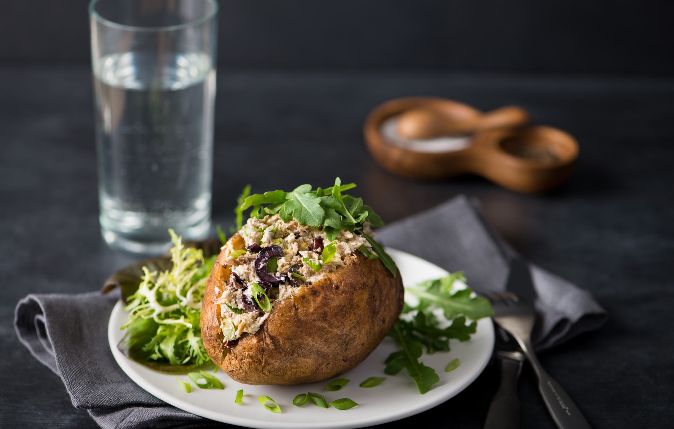 Mackerel-Stuffed Baked Potatoes